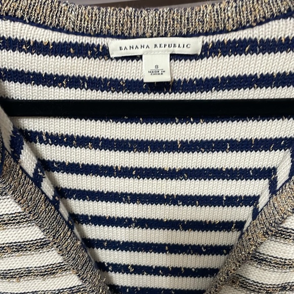 Stunning size small Banana Republic gold button cardigan with metallic thread - Picture 3 of 8